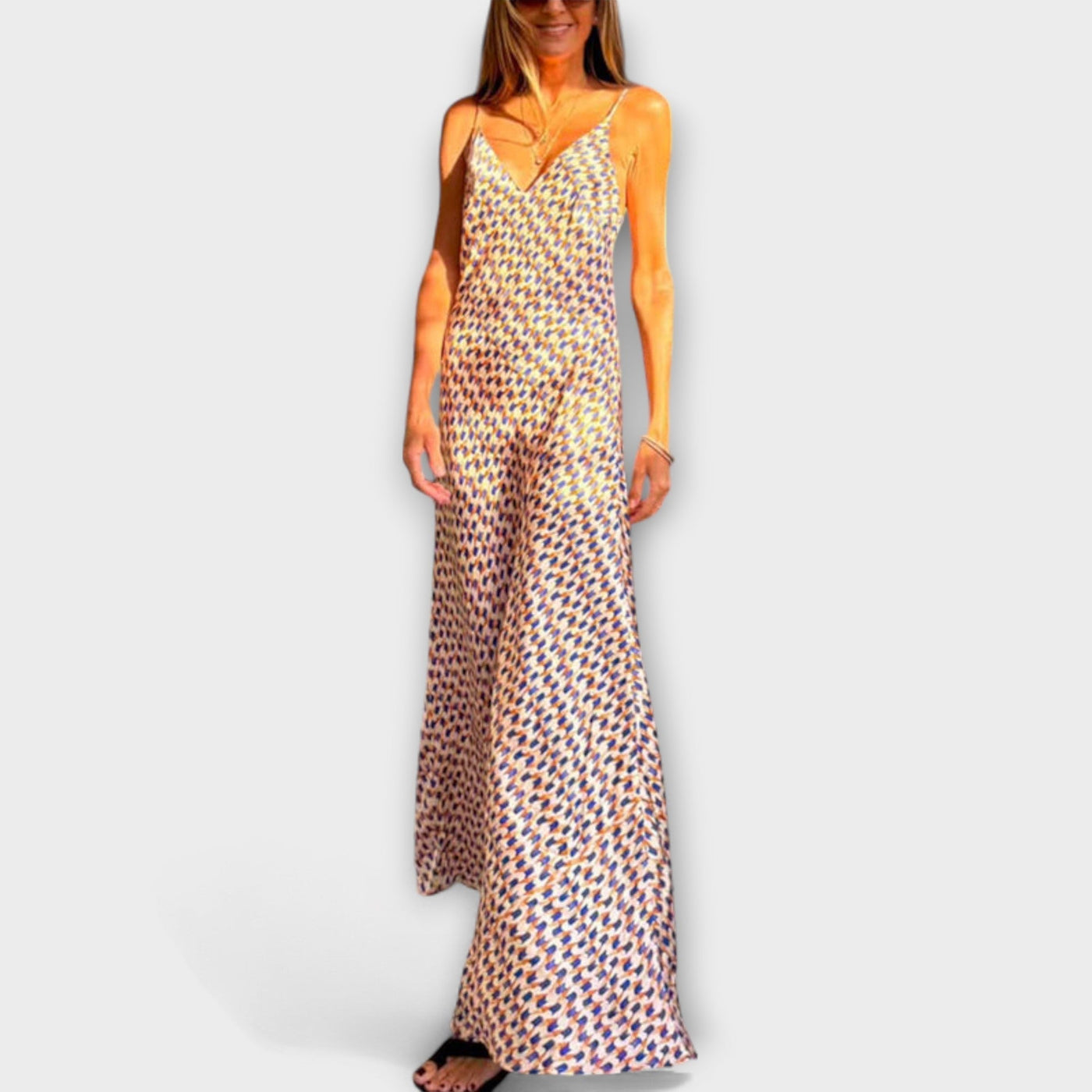 Tove - Elegante vestido maxi con estampado geométrico