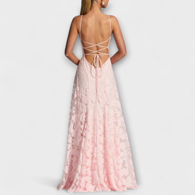 Kairi - Elegante vestido maxi de encaje floral blanco con tirantes de espagueti