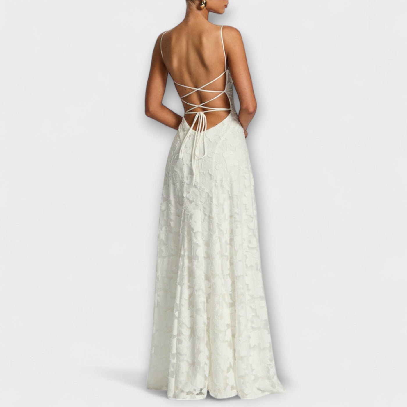 Kairi - Elegante vestido maxi de encaje floral blanco con tirantes de espagueti