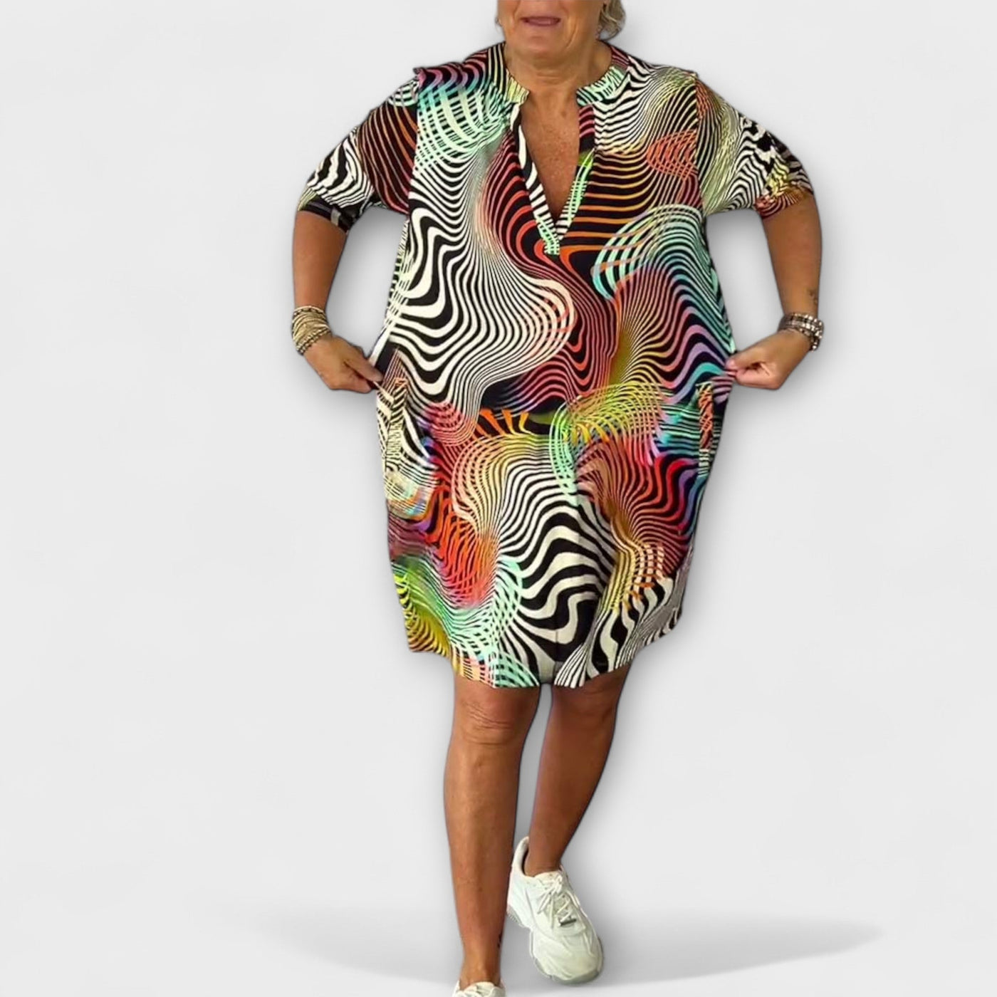 Liora - Vestido colorido con escote en V