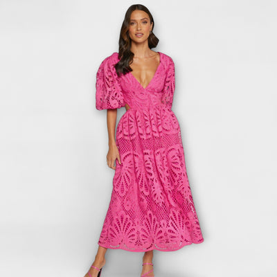 Elegante vestido con delicados detalles
