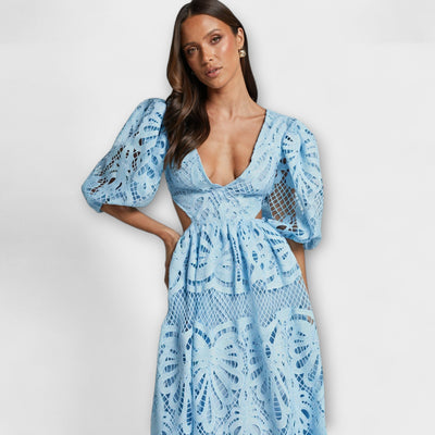 Elegante vestido con delicados detalles