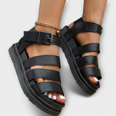 Renee – Sandalias con múltiples correas y hebilla