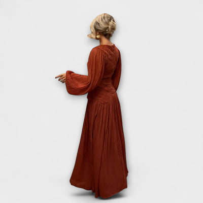 Elegante Vestido Largo con Pliegues