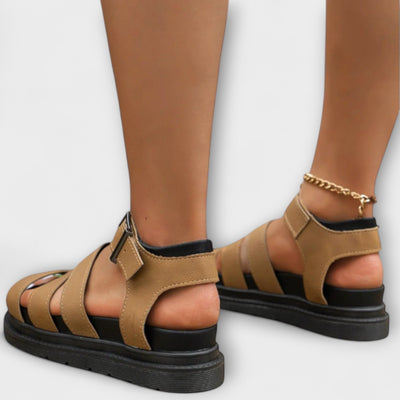 Renee – Sandalias con múltiples correas y hebilla